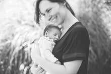 Carregar imagem no visualizador da galeria, Vale Uma Sessão Recém-Nascido